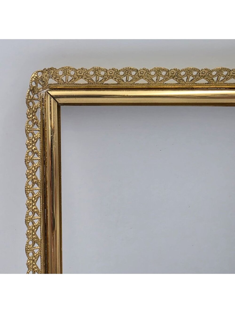 Ornate Vintage Brass Metal Picture Frame Filigree Detailed Rounded Corners 5"x7"